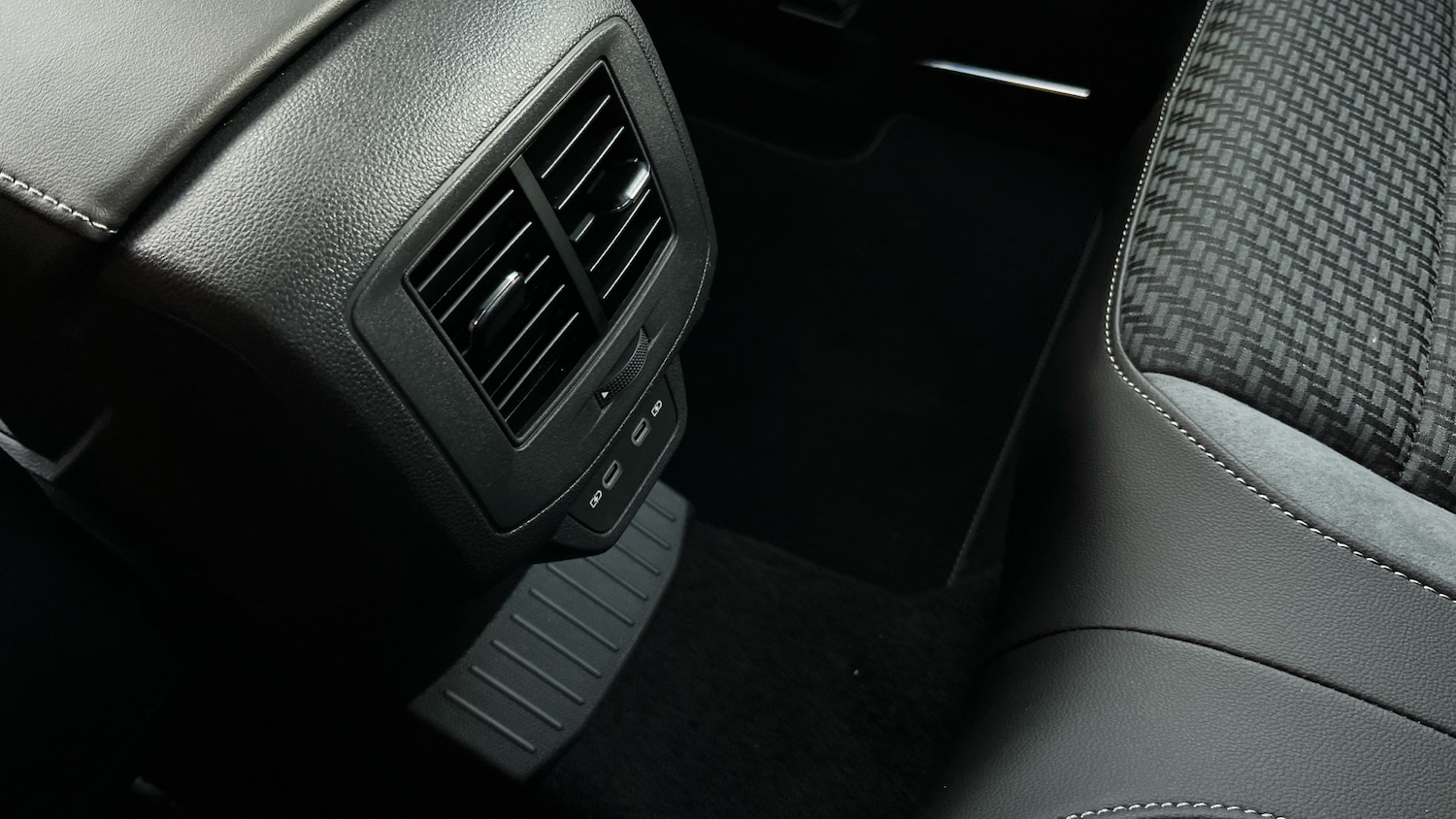 Used Volkswagen T-Roc 2025 for sale - 77851548: Photo 24