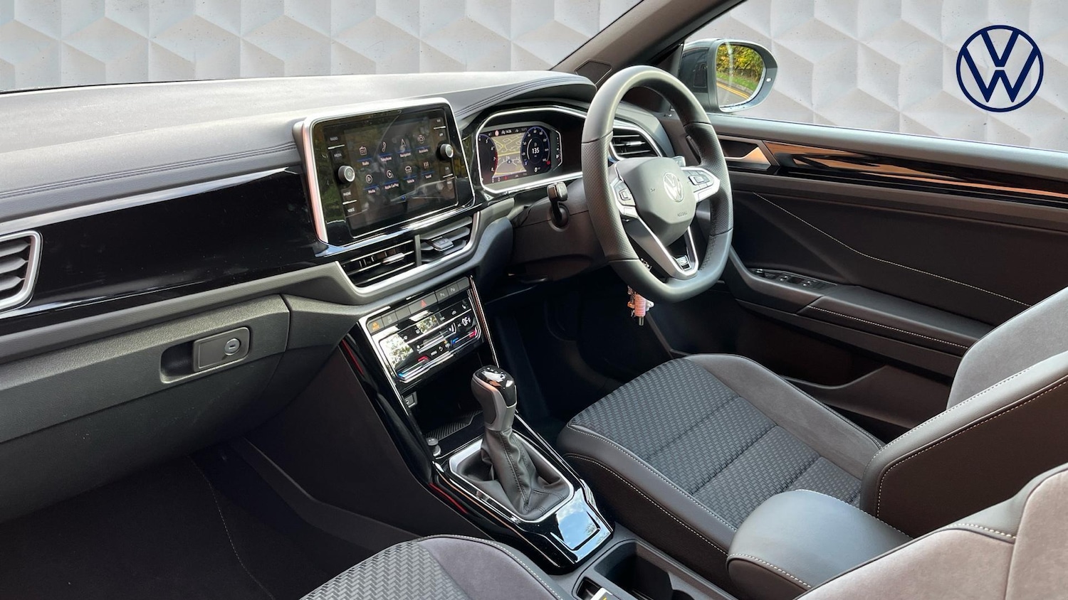 Used Volkswagen T-Roc 2025 for sale - 77506411: Photo 2