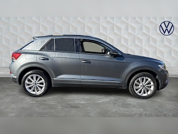 Used Volkswagen T-Roc 2022 for sale - 77881224: Photo