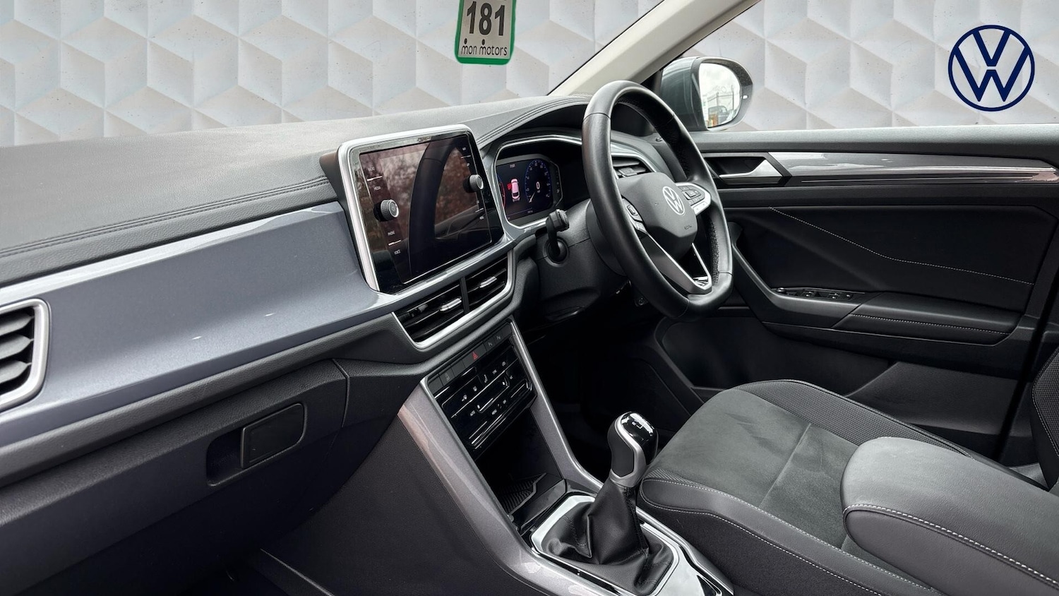 Used Volkswagen T-Roc 2024 for sale - 77602259: Photo 2