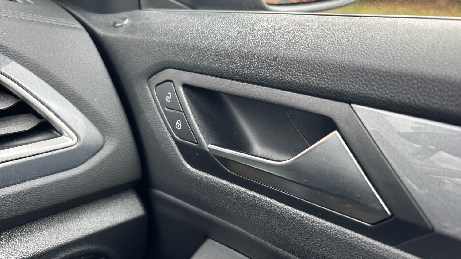 Used Volkswagen T-Roc 2024 for sale - 77602259: Photo 24