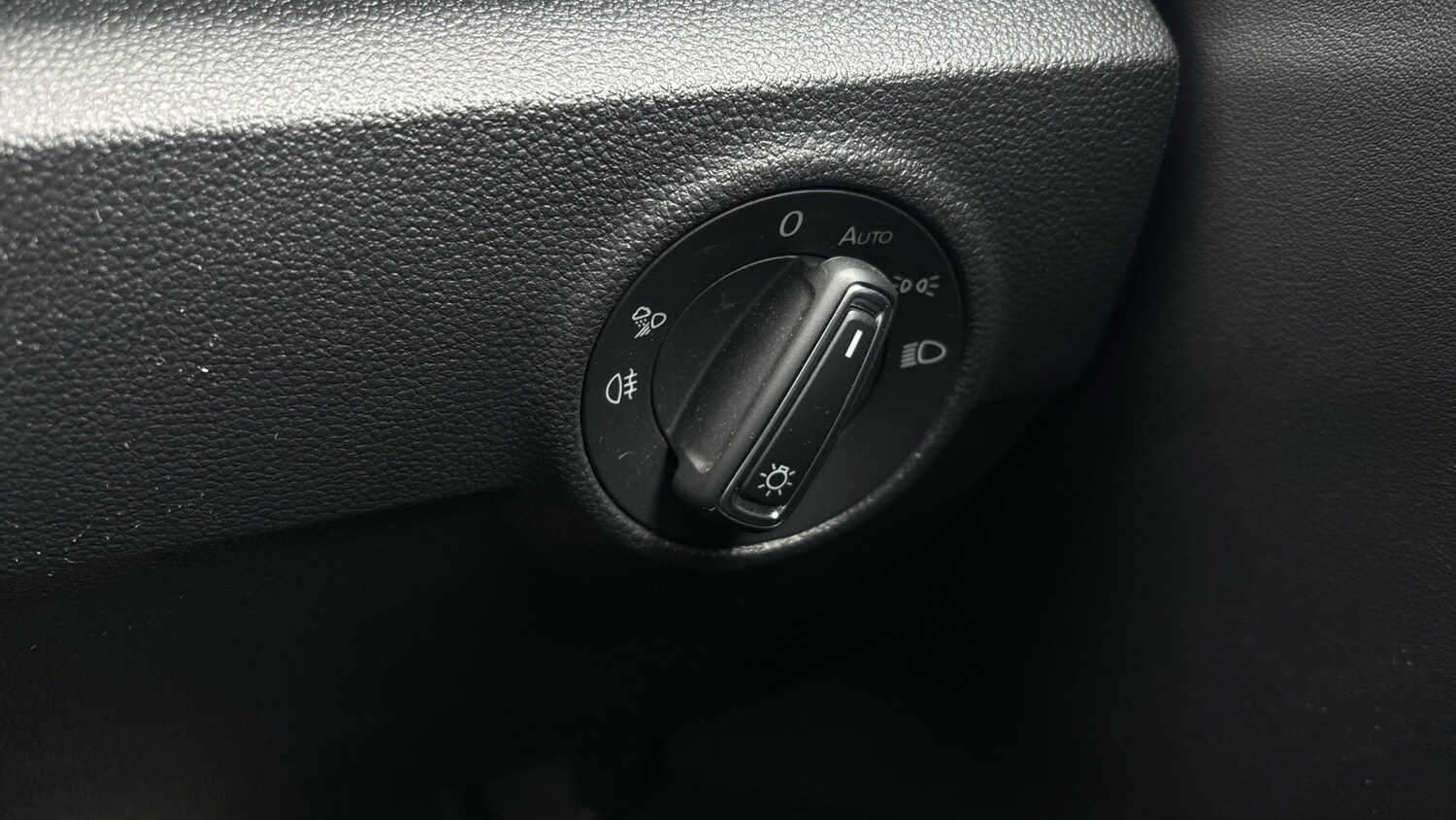 Used Volkswagen T-Roc 2024 for sale - 77602259: Photo 25