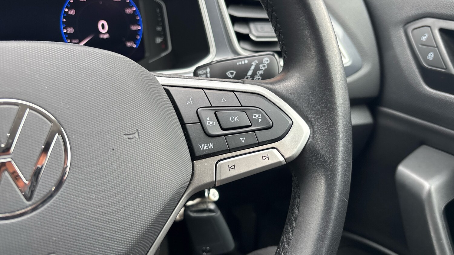 Used Volkswagen T-Roc 2024 for sale - 77602259: Photo 26