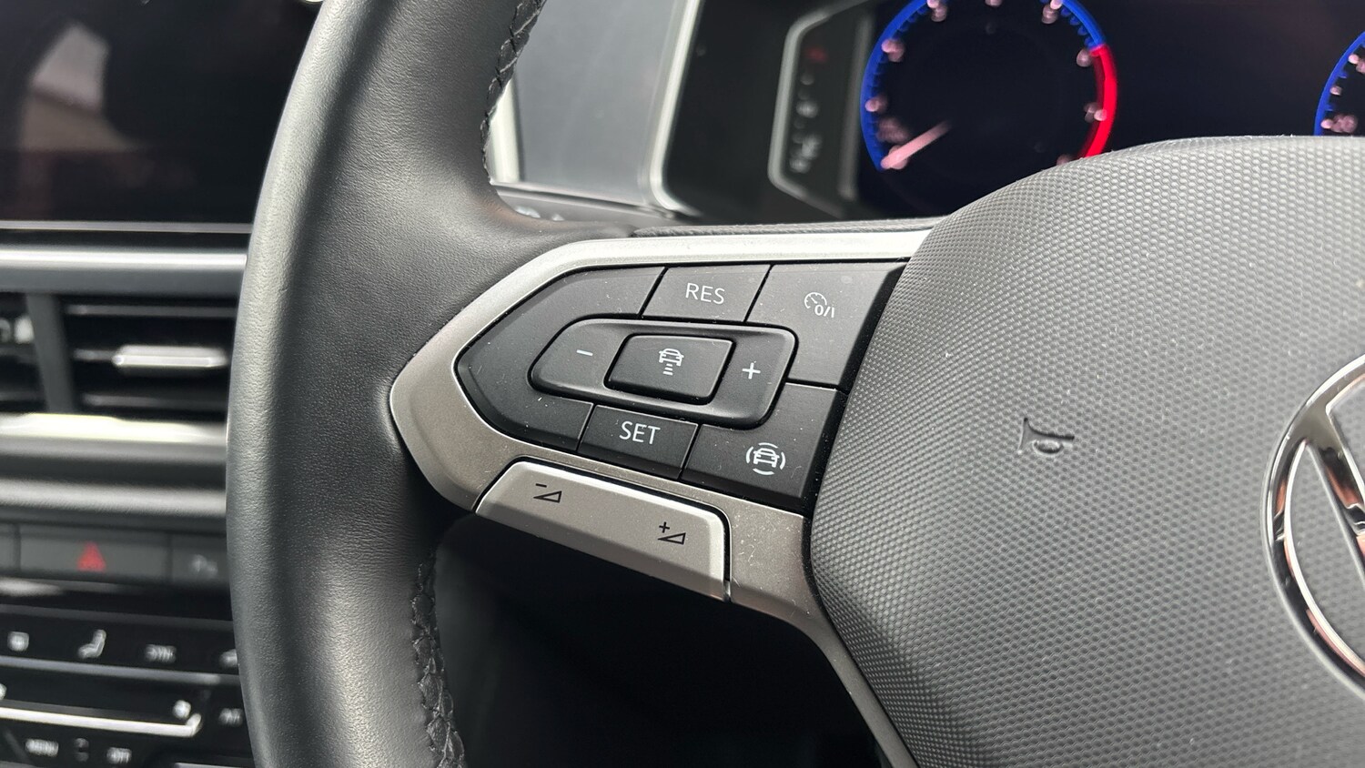 Used Volkswagen T-Roc 2024 for sale - 77602259: Photo 27