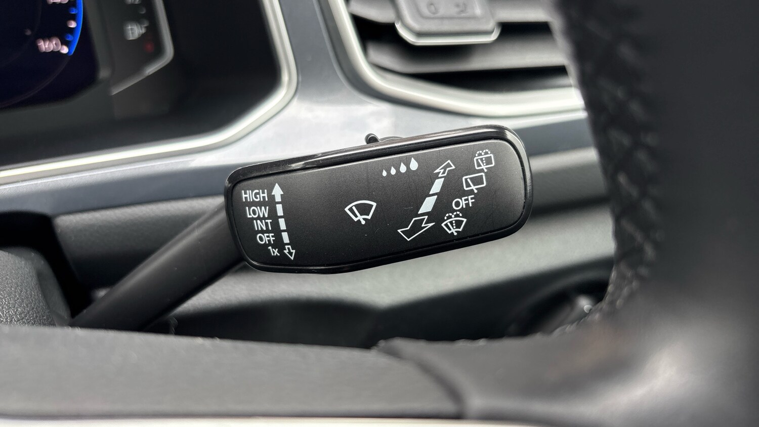 Used Volkswagen T-Roc 2024 for sale - 77602259: Photo 28