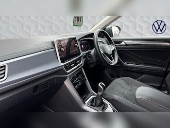 Used Volkswagen T-Roc 2024 for sale - 77602259: Photo