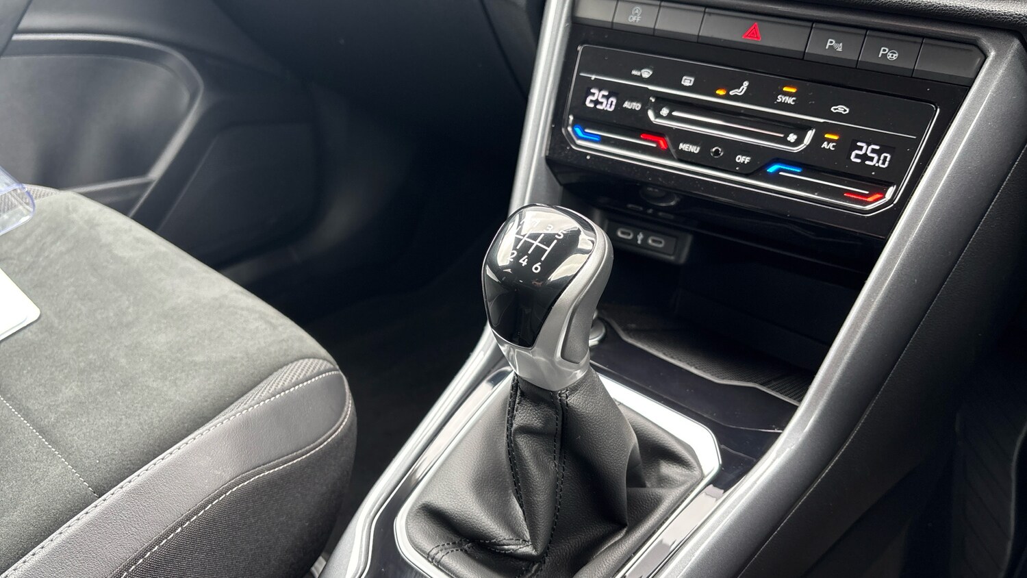 Used Volkswagen T-Roc 2024 for sale - 77602259: Photo 38