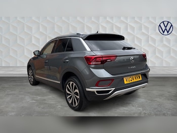 Used Volkswagen T-Roc 2024 for sale - 77602259: Photo