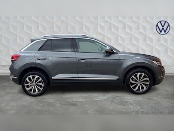 Used Volkswagen T-Roc 2024 for sale - 77602259: Photo