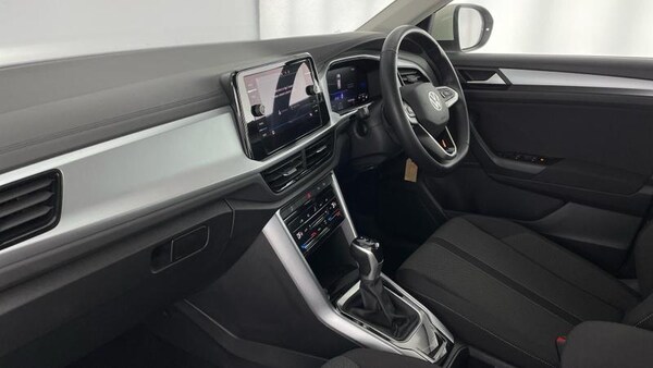 Used Volkswagen T-Roc 2023 for sale - 76067598: Photo 2