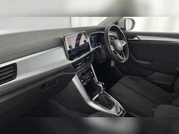 Used Volkswagen T-Roc 2023 for sale - 76067598: Photo 2