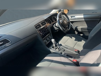 Used Volkswagen Golf 2018 for sale - 78373841: Photo