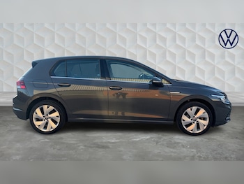Used Volkswagen Golf 2021 for sale - 77602337: Photo