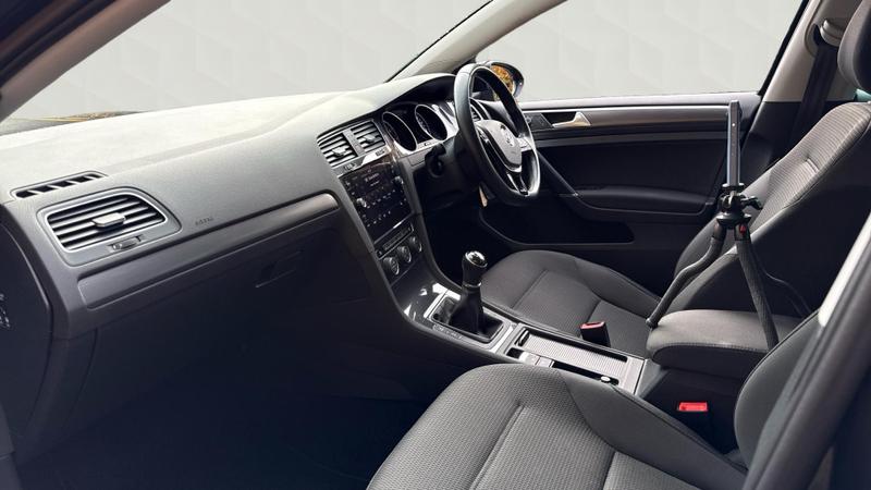 Used Volkswagen Golf 2020 for sale - 76422002: Photo 2