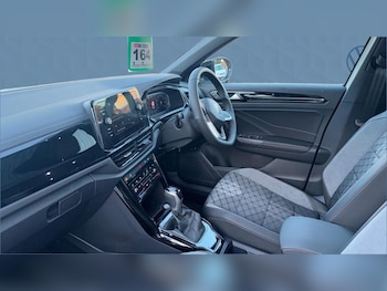 Used Volkswagen T-Roc 2025 for sale - 76782249: Photo