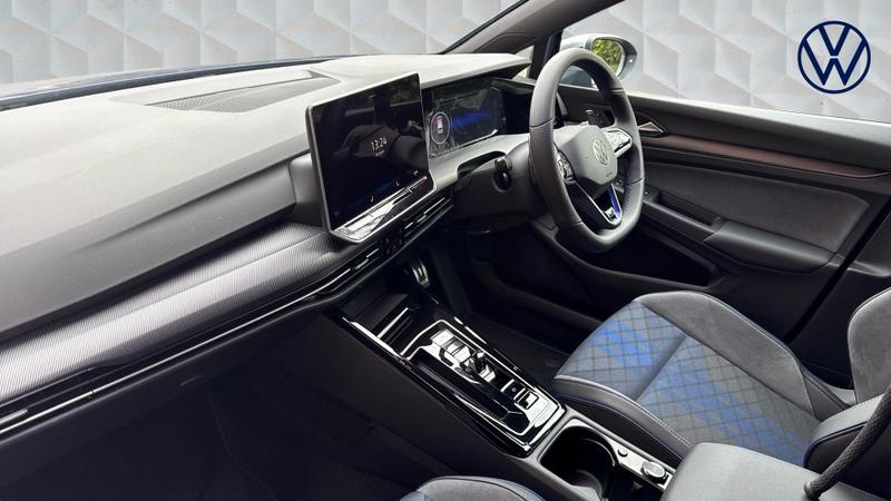 Used Volkswagen Golf 2025 for sale - 76649751: Photo 2