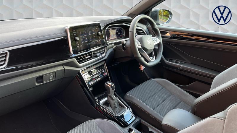 Used Volkswagen T-Roc 2025 for sale - 76302804: Photo 2