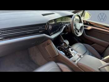 Used Volkswagen Touareg 2024 for sale - 74427394: Photo