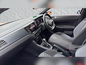 Used Volkswagen Polo 2023 for sale - 76117629: Photo 2