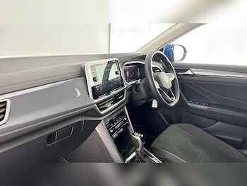 Used Volkswagen T-Roc 2025 for sale - 79025160: Photo