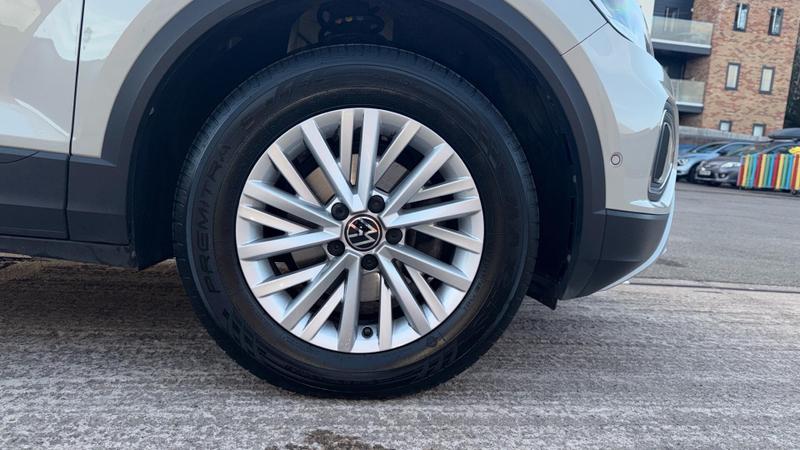 Used Volkswagen T-Roc 2023 for sale - 76382190: Photo 5