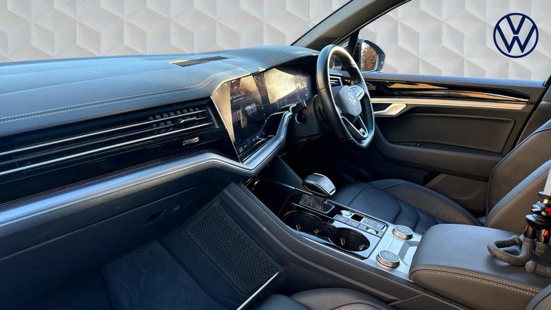 Used Volkswagen Touareg 2020 for sale - 77088200: Photo 2