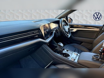 Used Volkswagen Touareg 2020 for sale - 77088200: Photo