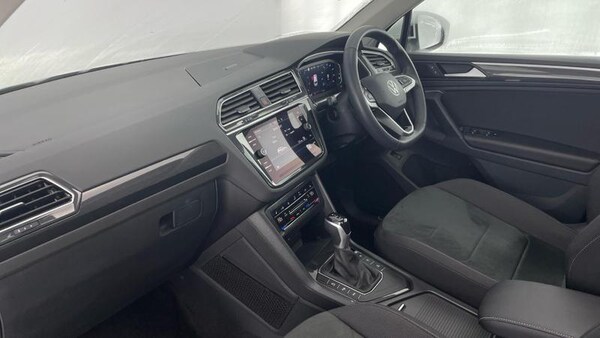 Used Volkswagen Tiguan 2023 for sale - 76008639: Photo 2