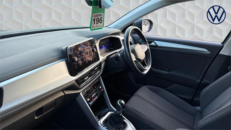 Used Volkswagen T-Roc 2023 for sale - 76603527: Photo 2