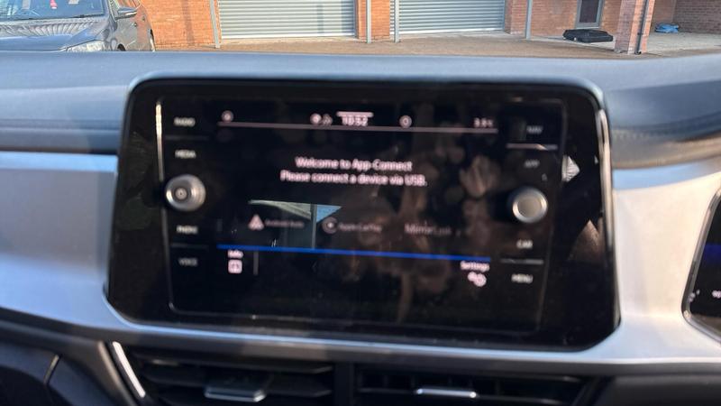 Used Volkswagen T-Roc 2023 for sale - 76603527: Photo 24