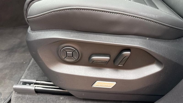 Used Volkswagen Touareg 2025 for sale - 74232296: Photo 24