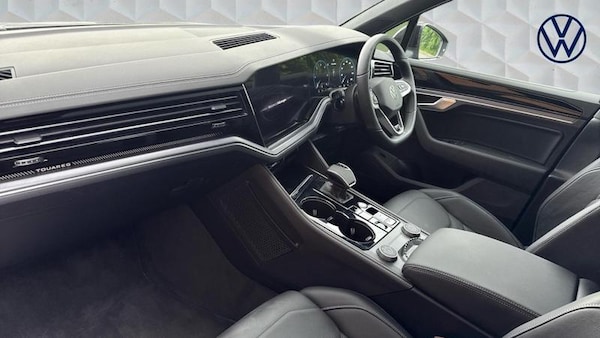 Used Volkswagen Touareg 2025 for sale - 74232296: Photo 2