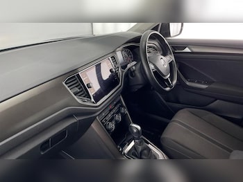 Used Volkswagen T-Roc 2019 for sale - 75433539: Photo