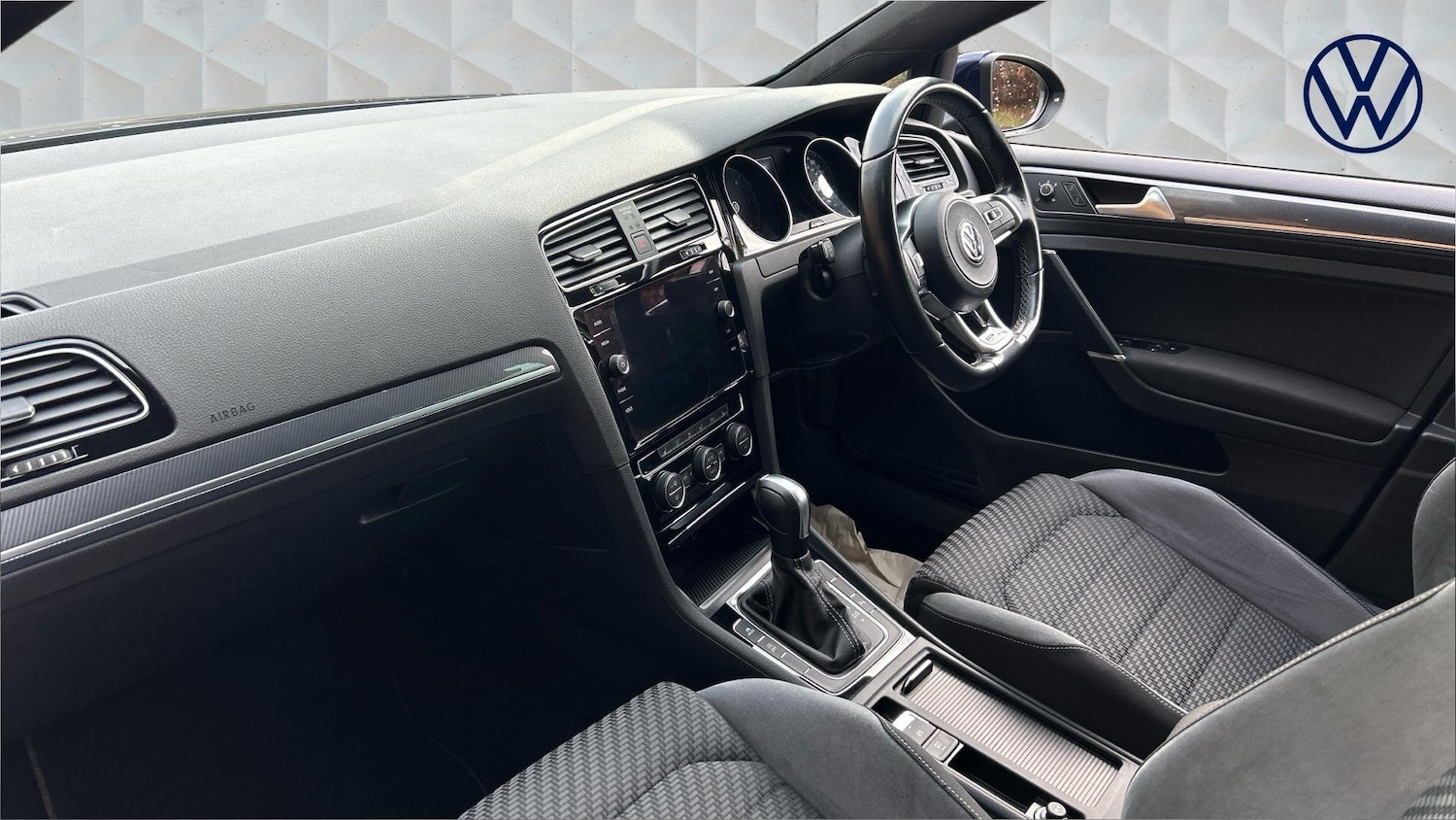 Used Volkswagen Golf 2020 for sale - 77602333: Photo 2