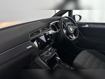 Used Volkswagen Touran 2020 for sale - 77851553: Photo