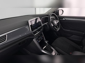 Used Volkswagen T-Roc 2023 for sale - 75541927: Photo