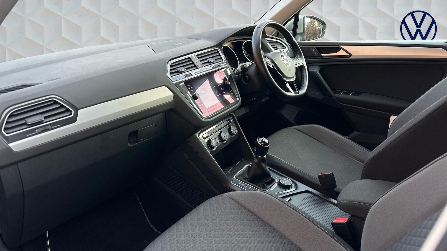 Used Volkswagen Tiguan 2020 for sale - 77506379: Photo 2