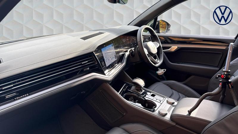 Used Volkswagen Touareg 2025 for sale - 76494713: Photo 2