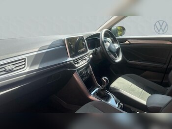 Used Volkswagen T-Roc 2023 for sale - 75385822: Photo