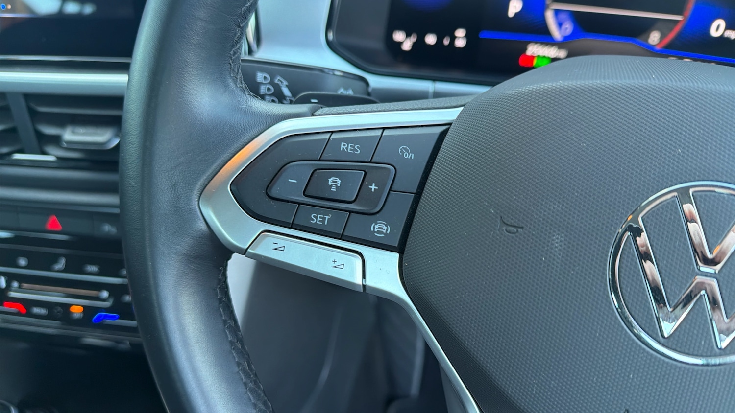 Used Volkswagen T-Roc 2023 for sale - 78135106: Photo 26