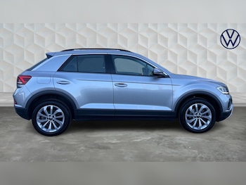 Used Volkswagen T-Roc 2023 for sale - 78135106: Photo