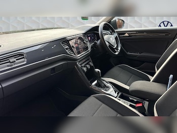 Used Volkswagen T-Roc 2020 for sale - 76750498: Photo