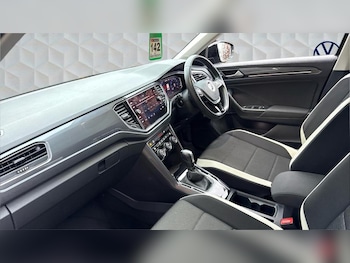 Used Volkswagen T-Roc 2021 for sale - 76653435: Photo