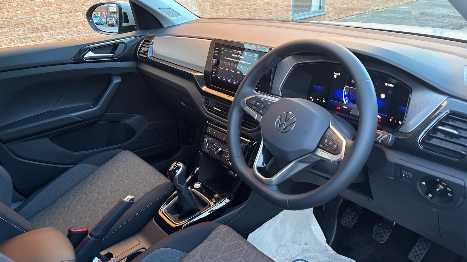 Used Volkswagen T-Cross 2025 for sale - 77602254: Photo 6