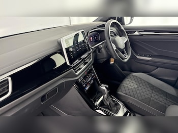 Used Volkswagen T-Roc 2025 for sale - 77602296: Photo