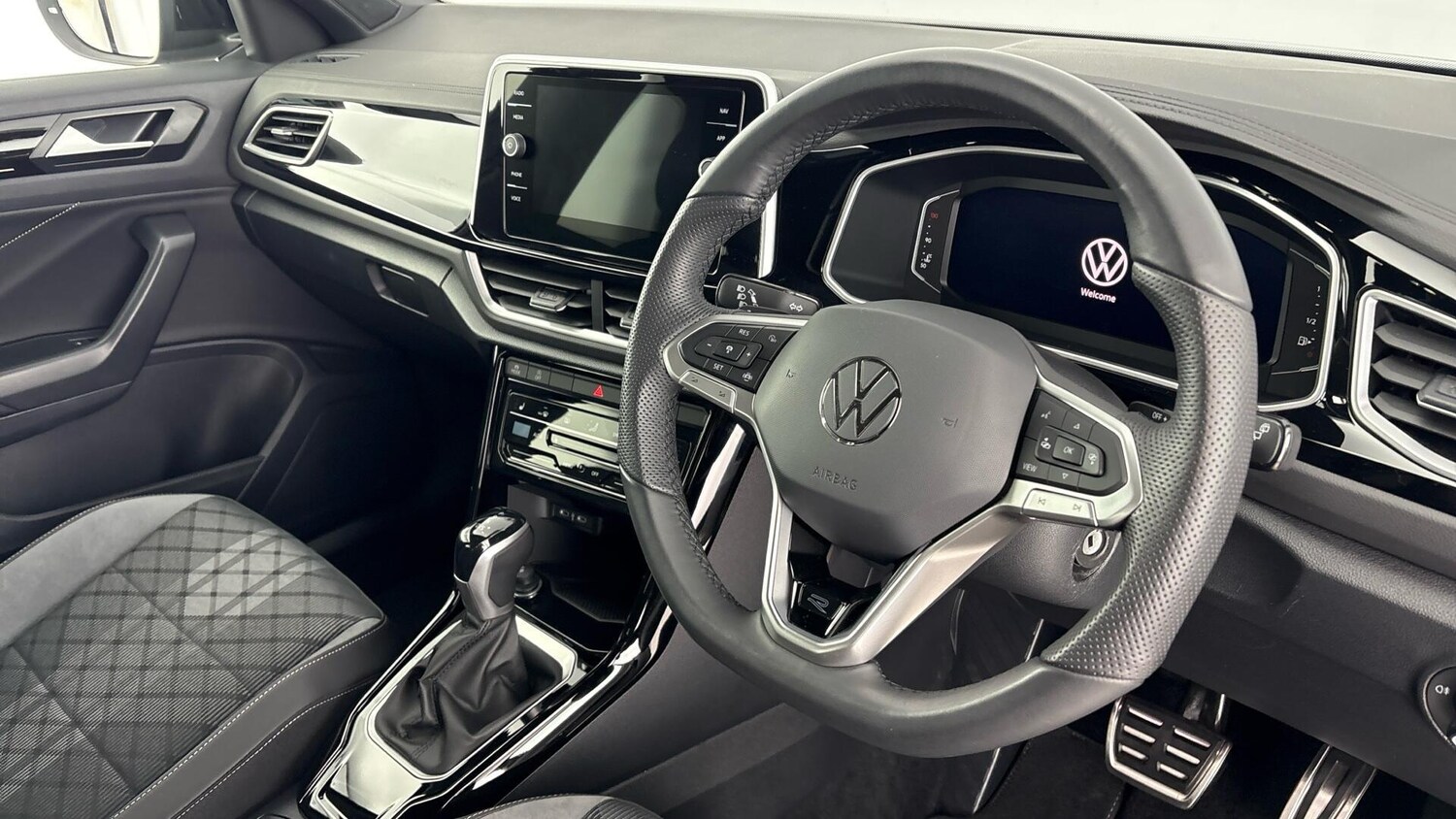 Used Volkswagen T-Roc 2025 for sale - 77602296: Photo 6