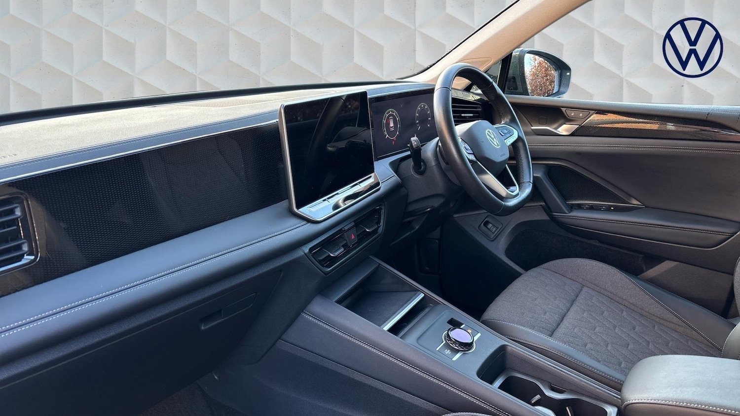 Used Volkswagen Tiguan 2024 for sale - 77506461: Photo 2