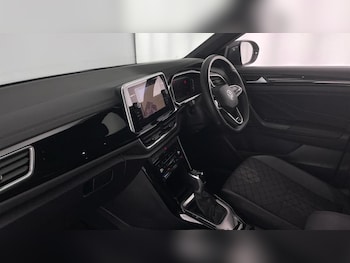 Used Volkswagen T-Roc 2023 for sale - 75457421: Photo