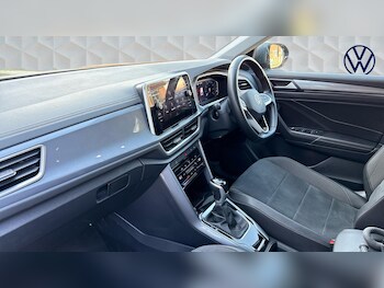 Used Volkswagen T-Roc 2023 for sale - 77619161: Photo