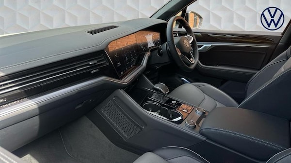 Used Volkswagen Touareg 2025 for sale - 75113298: Photo 2